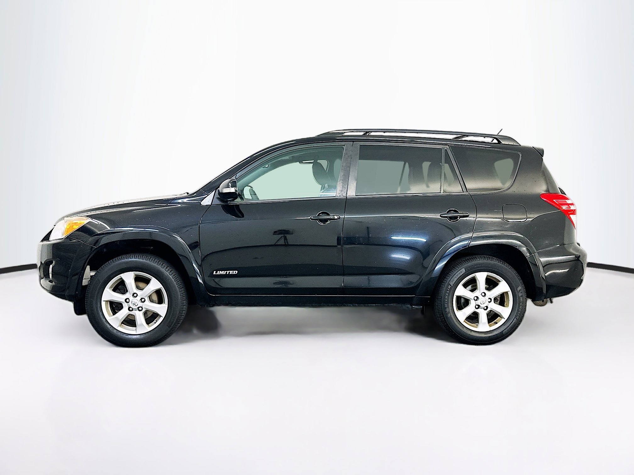 Used 2012 Toyota RAV4 Limited w/ Navigation Value Pkg AWD/4WD image 4