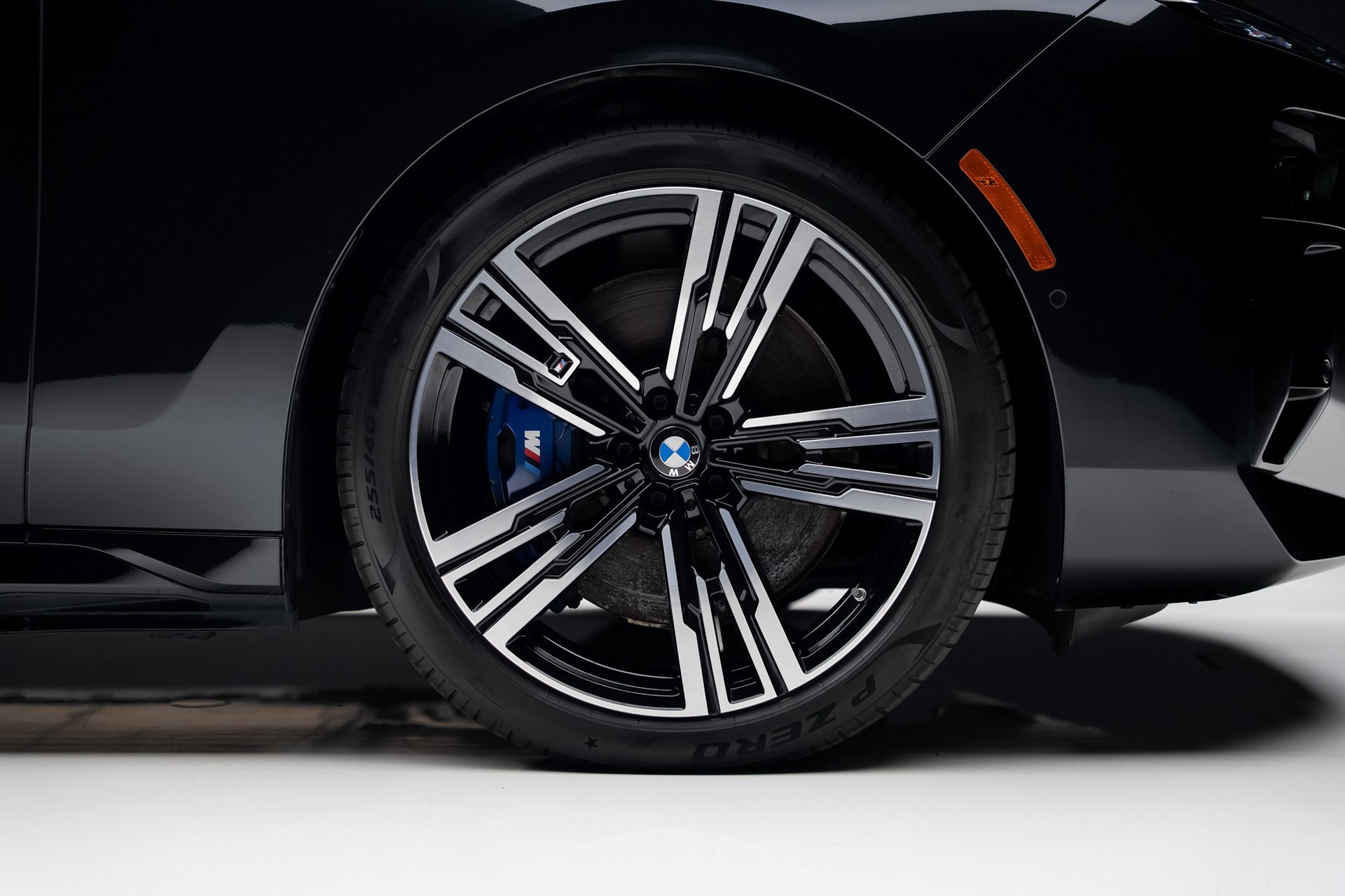 Used 2023 BMW i7 xDrive60 w/ Executive Package 2 image 38