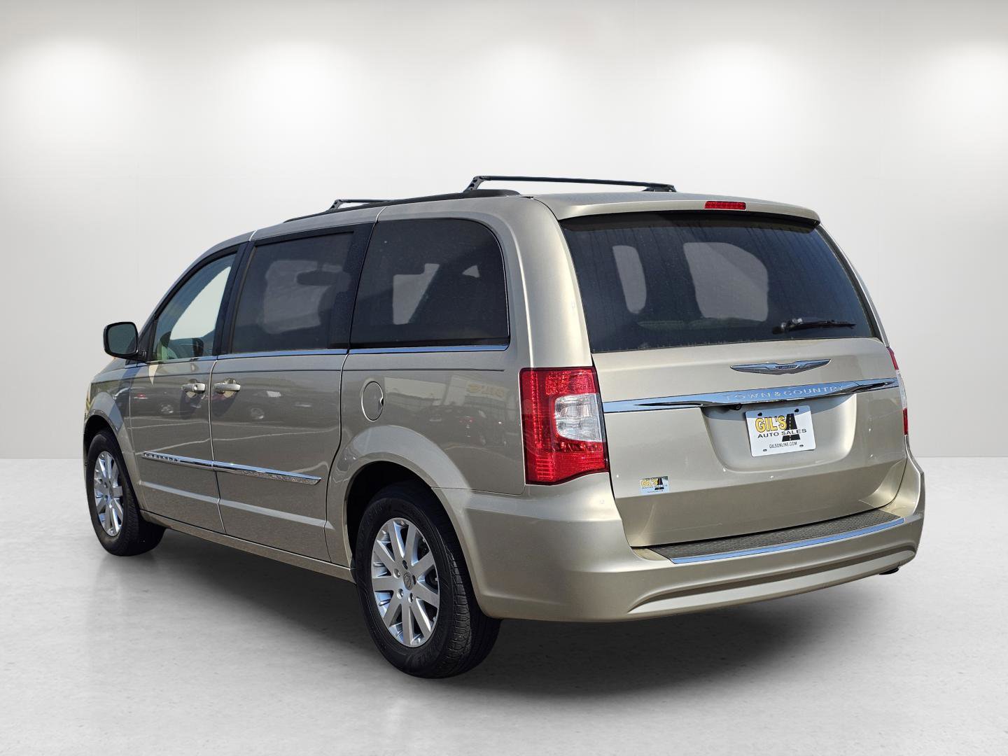 Used 2013 Chrysler Town & Country Touring image 7