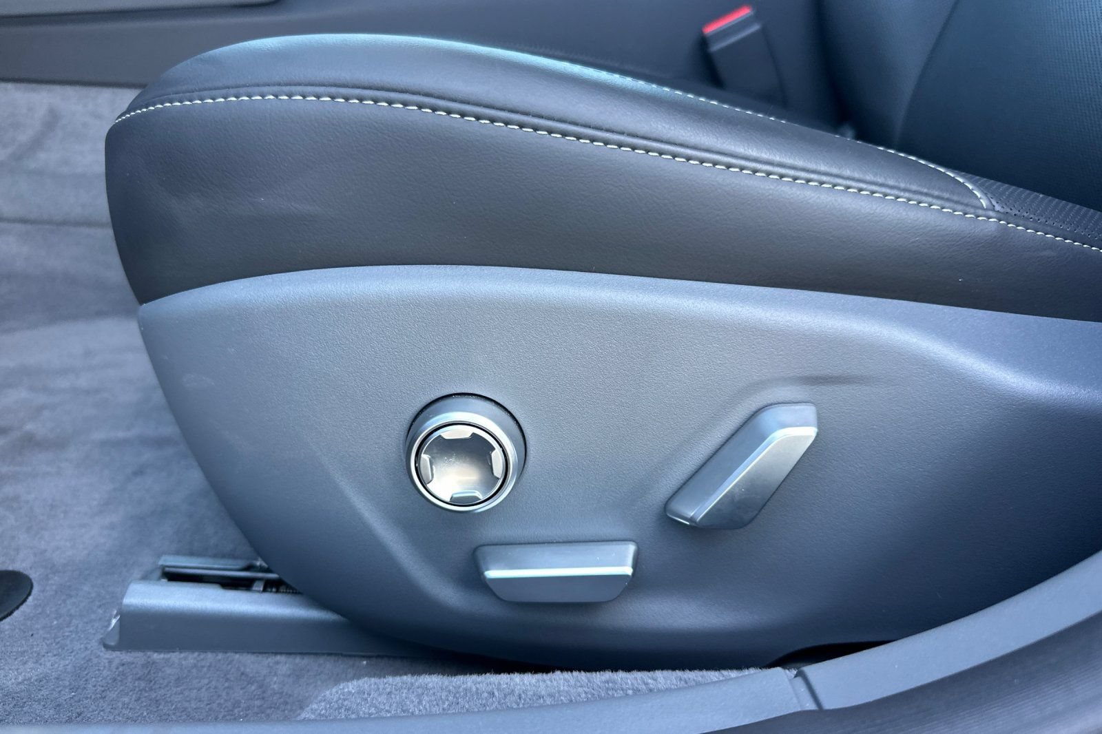 Used 2025 Lucid Air Pure RWD image 13