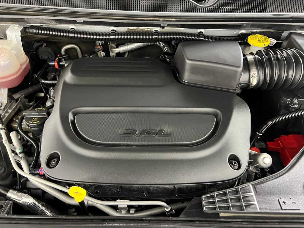 Used 2024 Chrysler Pacifica Touring-L image 34