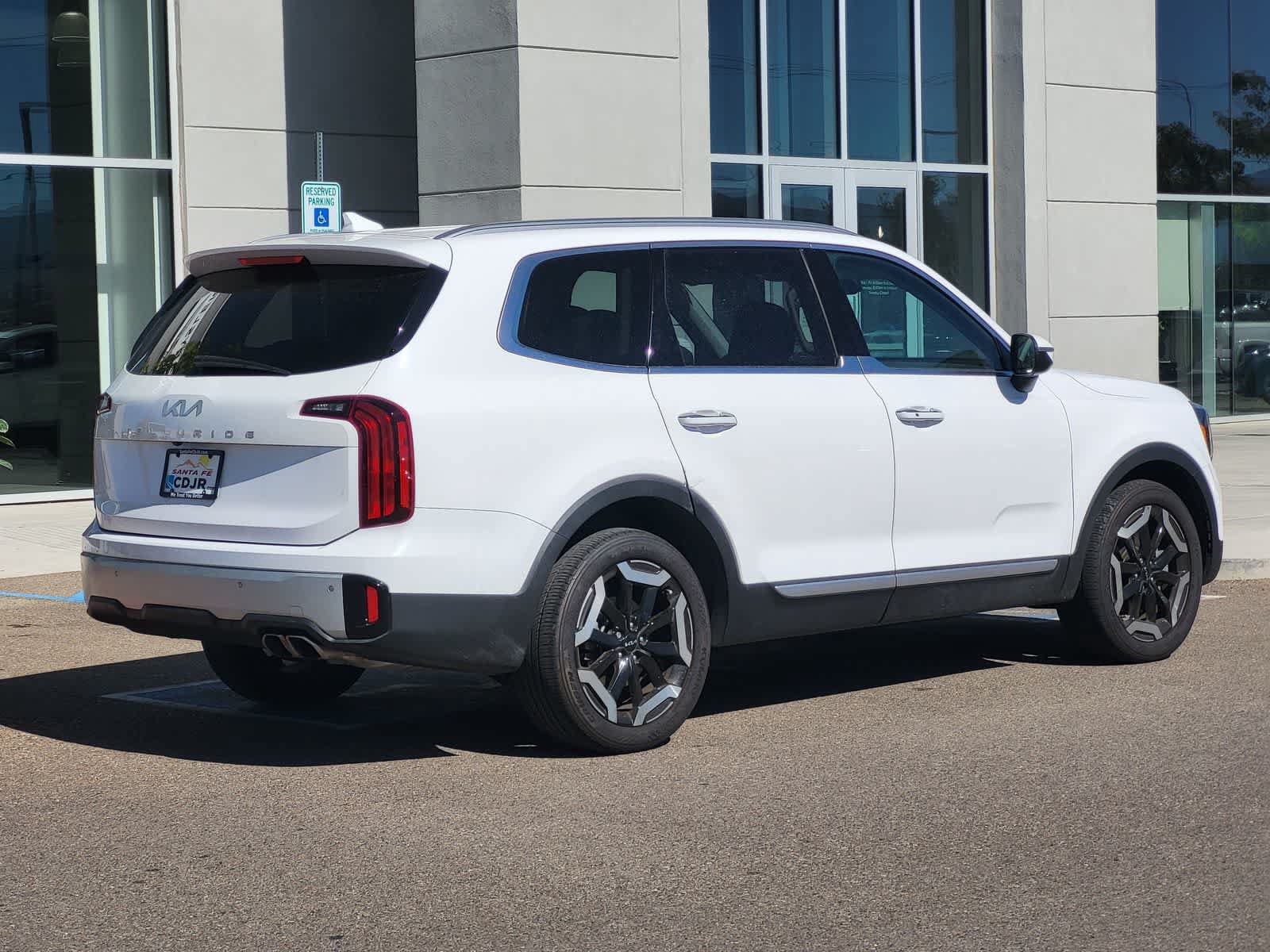 Used 2024 Kia Telluride S w/ S Sunroof Package FWD image 5