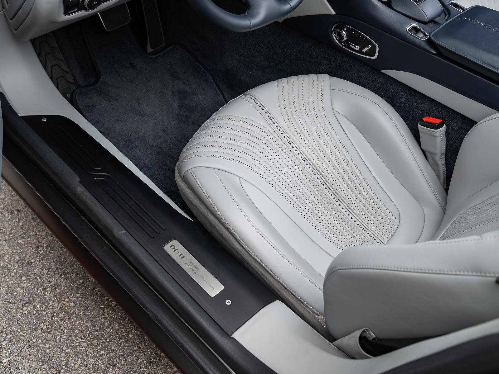 Used 2020 Aston Martin DB11 Volante image 20