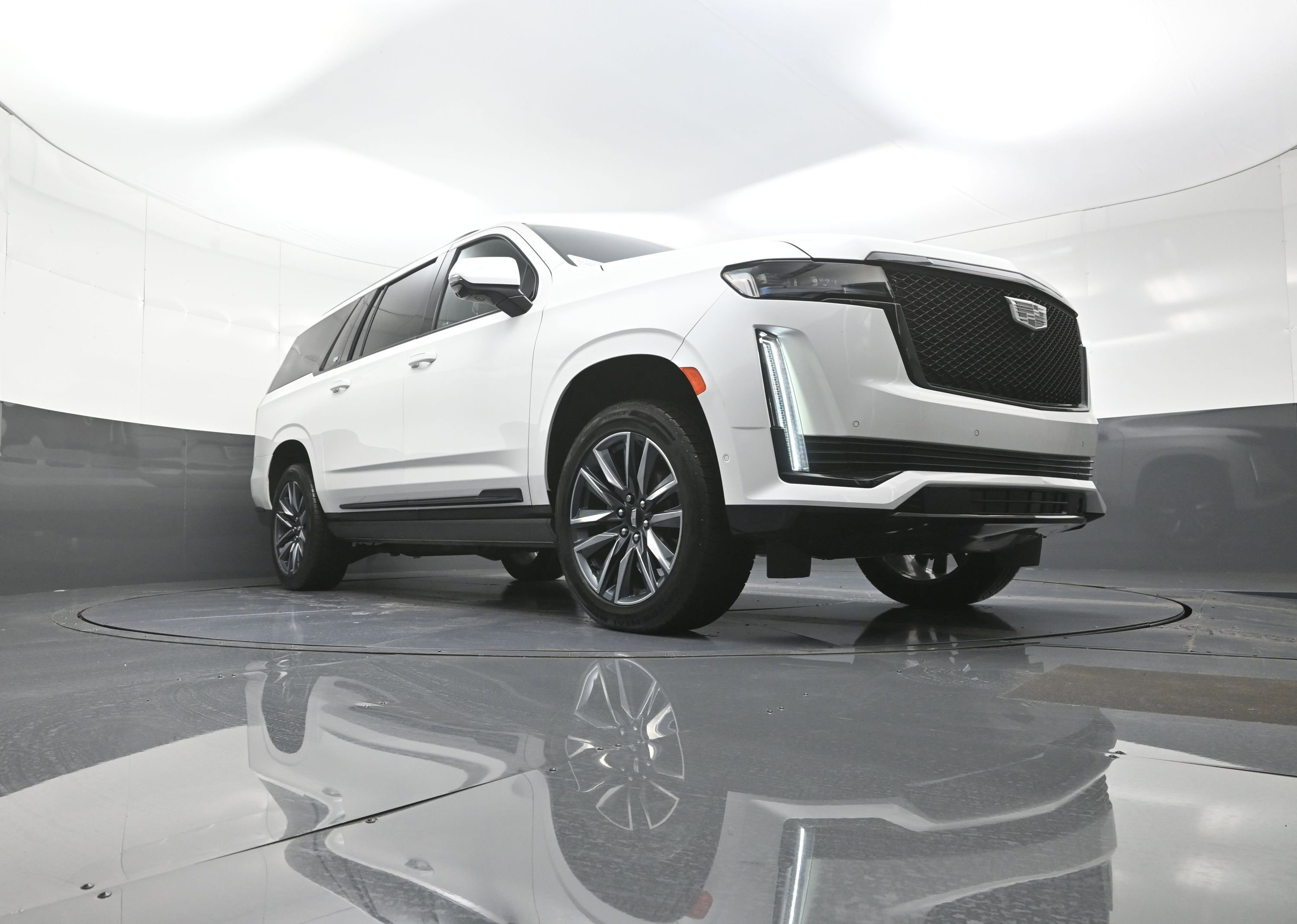 Used 2023 Cadillac Escalade ESV Sport Platinum image 9