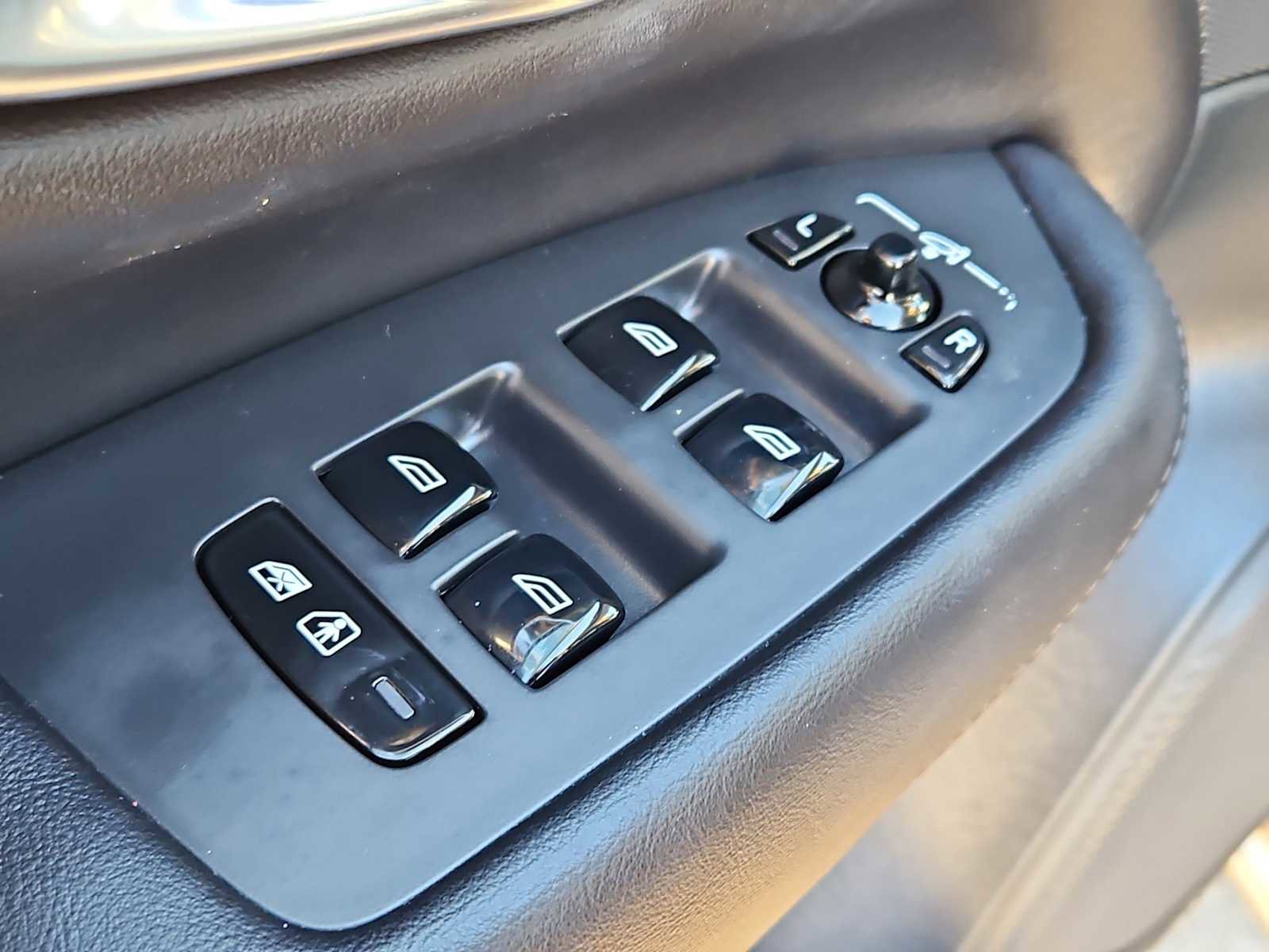 Used 2023 Volvo XC90 B6 Plus w/ Protection Package image 29