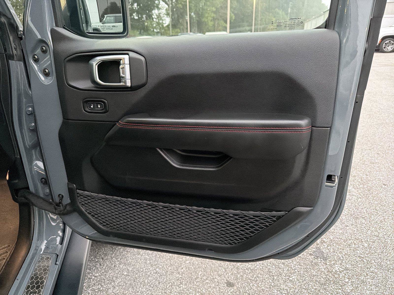 Used 2025 Jeep Wrangler Unlimited Rubicon AWD/4WD image 13