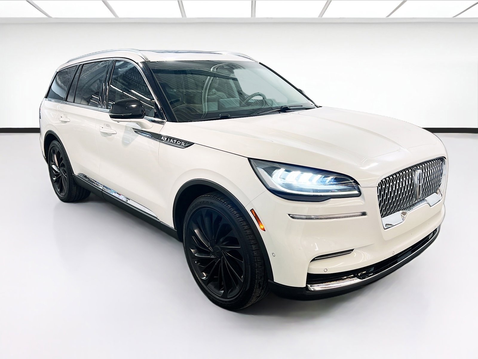 Used 2023 Lincoln Aviator Reserve w/ Equipment Group 201A image 3