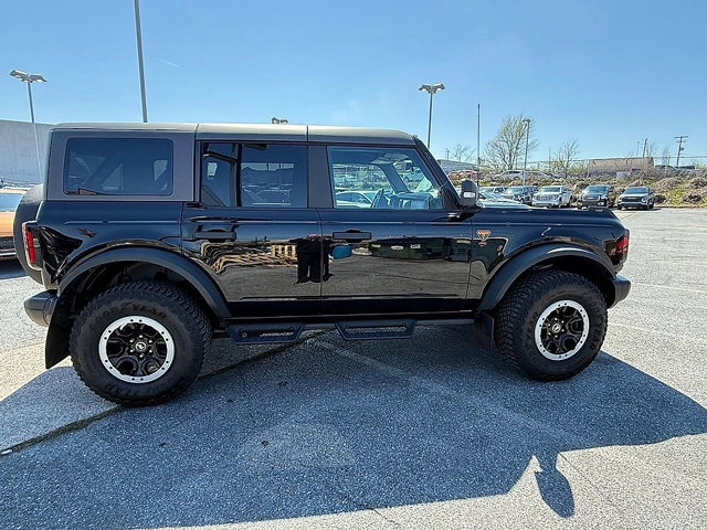 Used 2023 Ford Bronco Badlands image 2