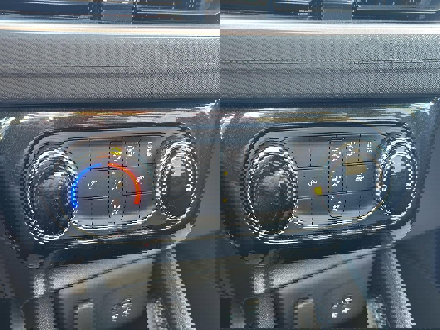 Used 2025 Chevrolet TrailBlazer LT image 19