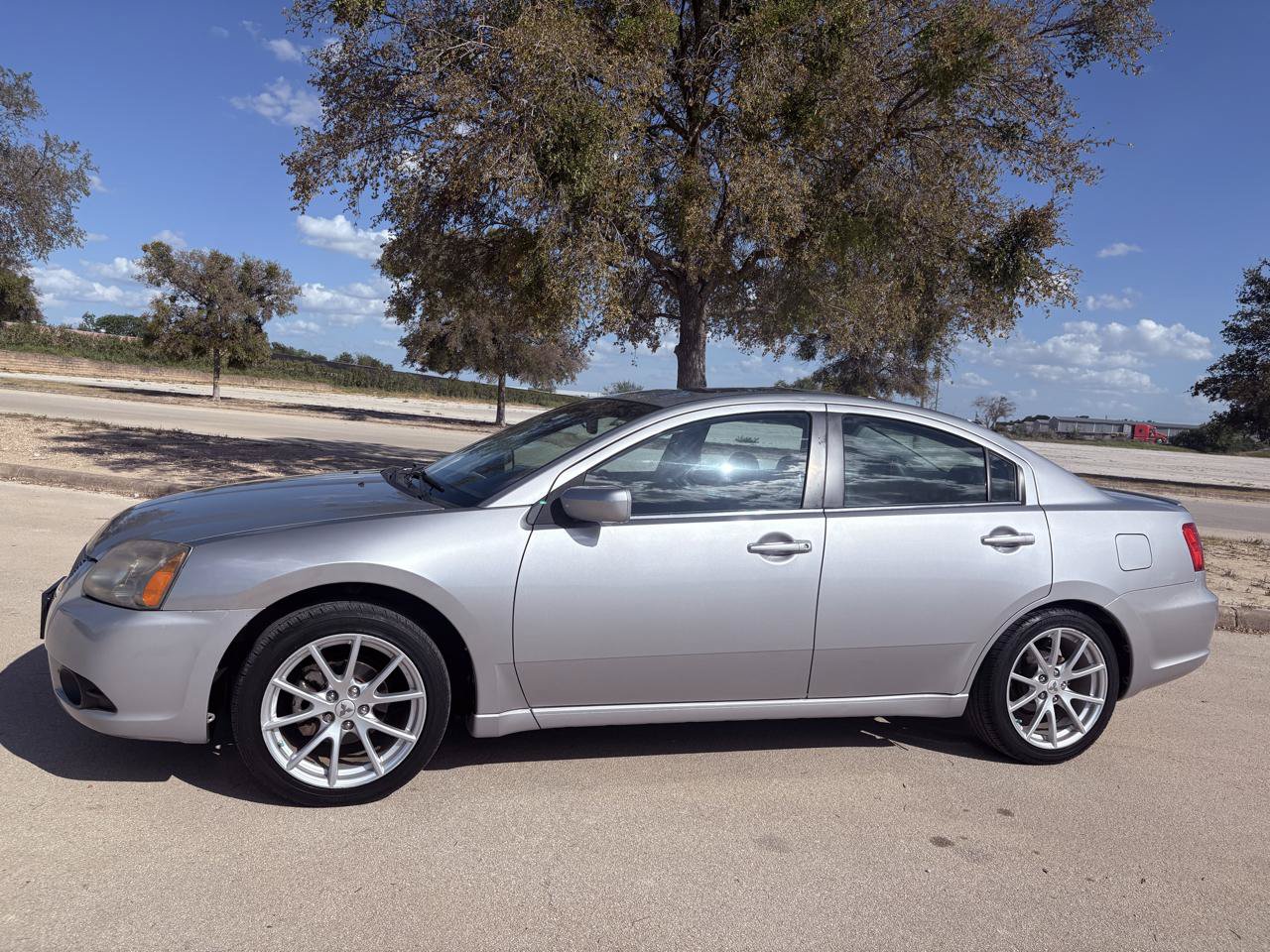 Used 2012 Mitsubishi Galant ES FWD image 2
