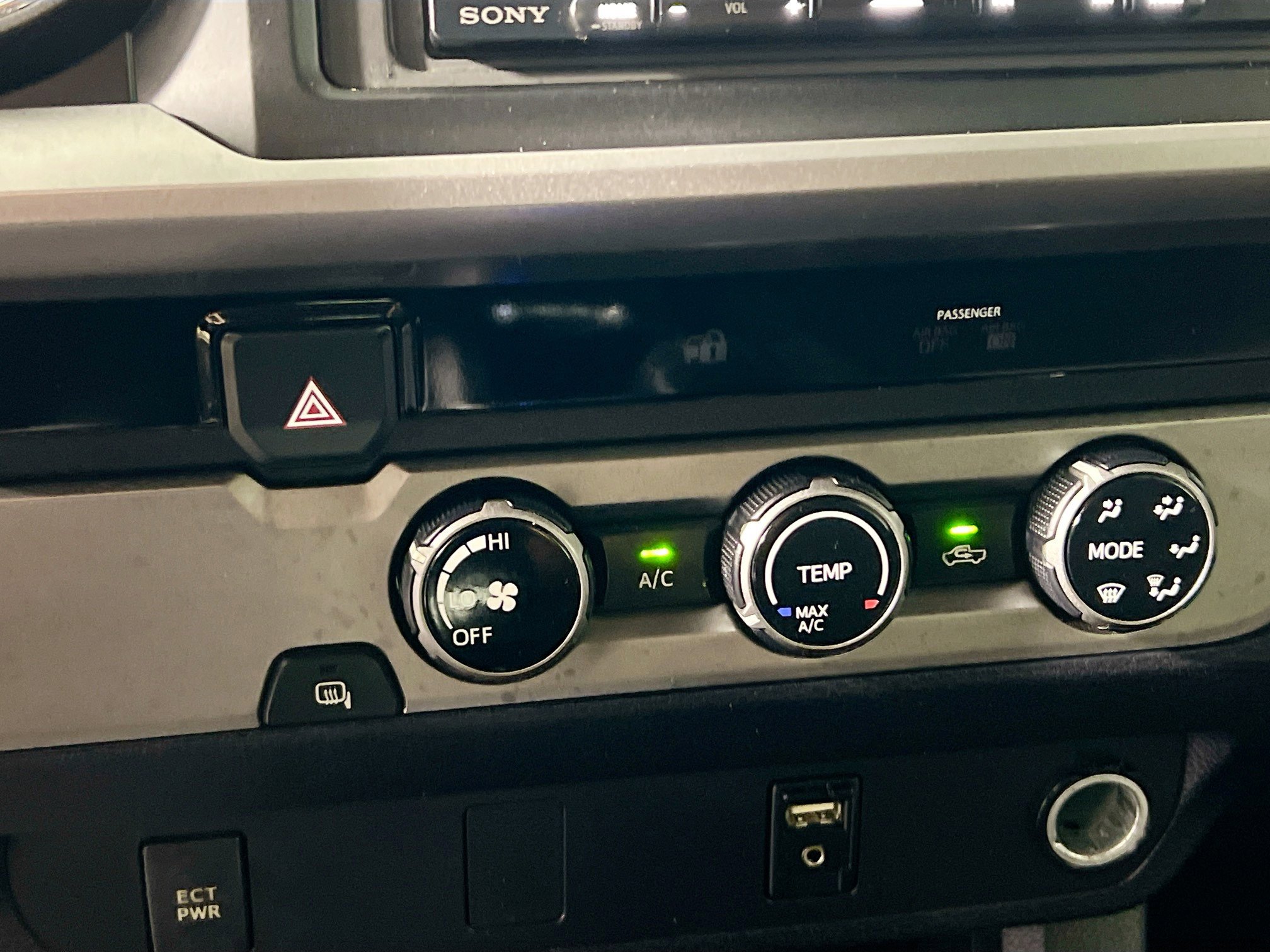 Used 2016 Toyota Tacoma SR5 w/ Towing Package image 25