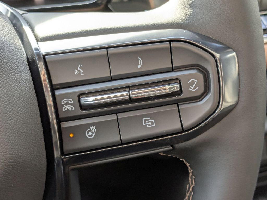 New 2025 GMC Canyon AT4 w/ Technology Plus Package AWD/4WD image 17