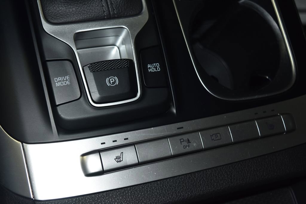 Used 2023 Kia Carnival LX image 17