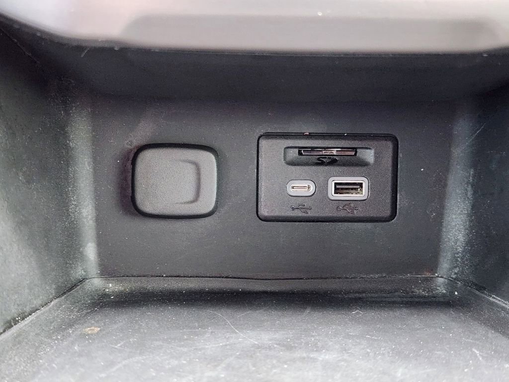 Used 2023 GMC Acadia AT4 w/ Technology Package image 19