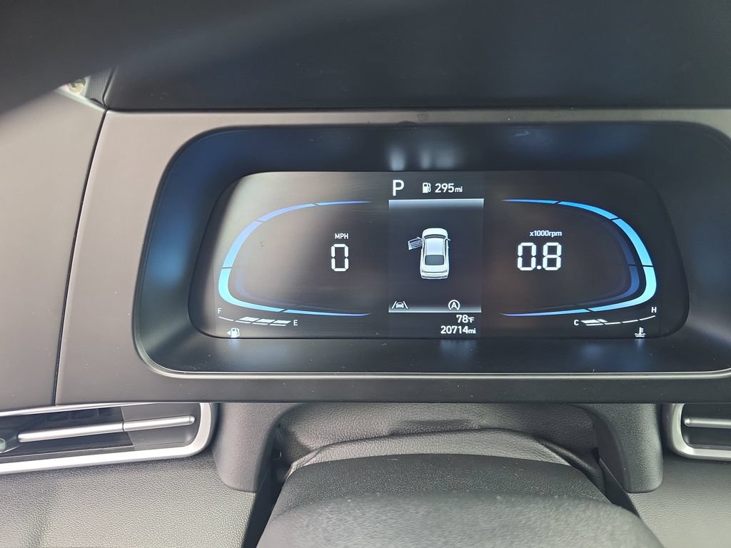 Used 2024 Hyundai Elantra SE FWD image 14