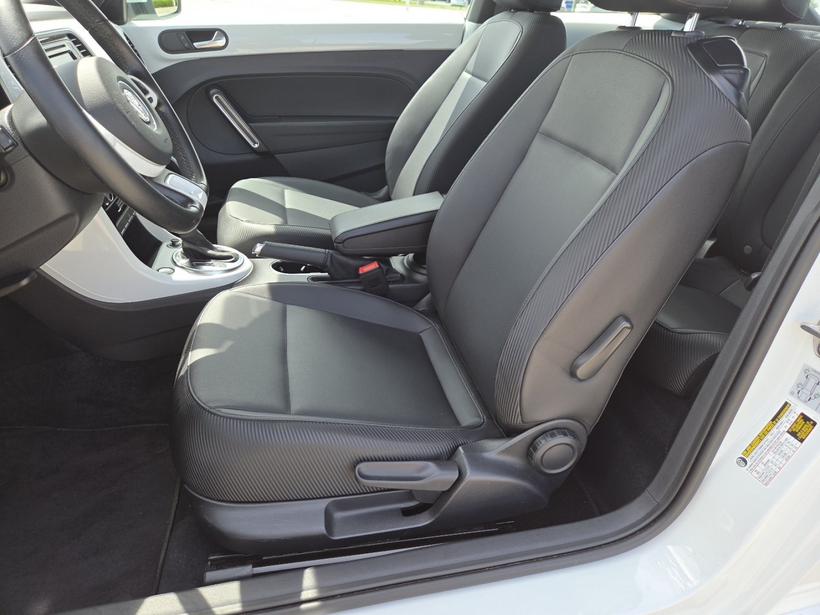 Used 2019 Volkswagen Beetle 2.0T SE FWD image 20