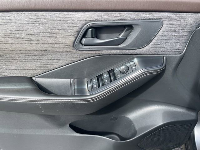 Used 2021 Nissan Rogue S image 16