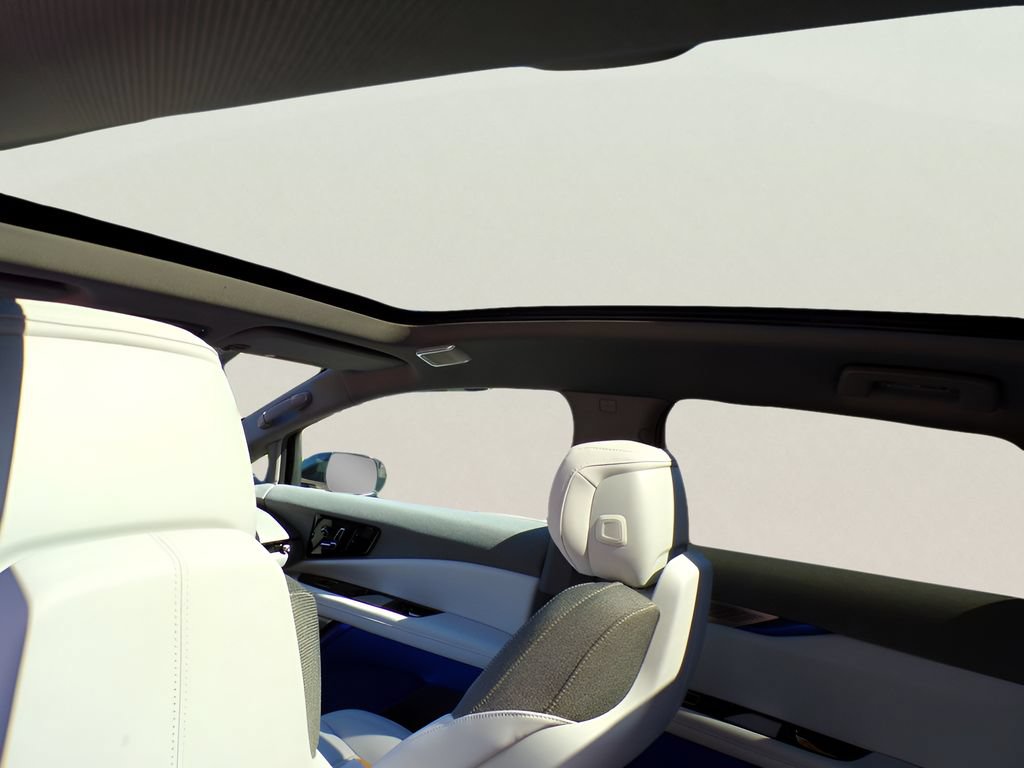 New 2027 Cadillac Optiq Luxury w/ LPO, Floor Liner Package AWD/4WD image 8