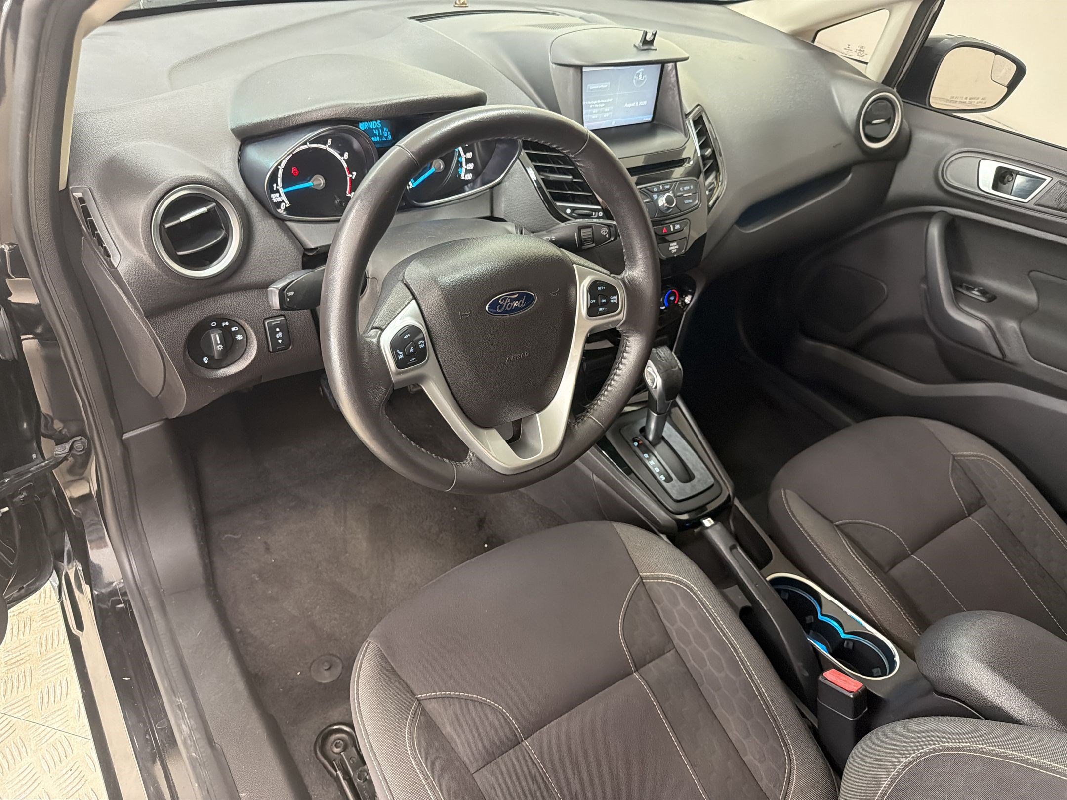 Used 2014 Ford Fiesta SE w/ Equipment Group 201A FWD image 4