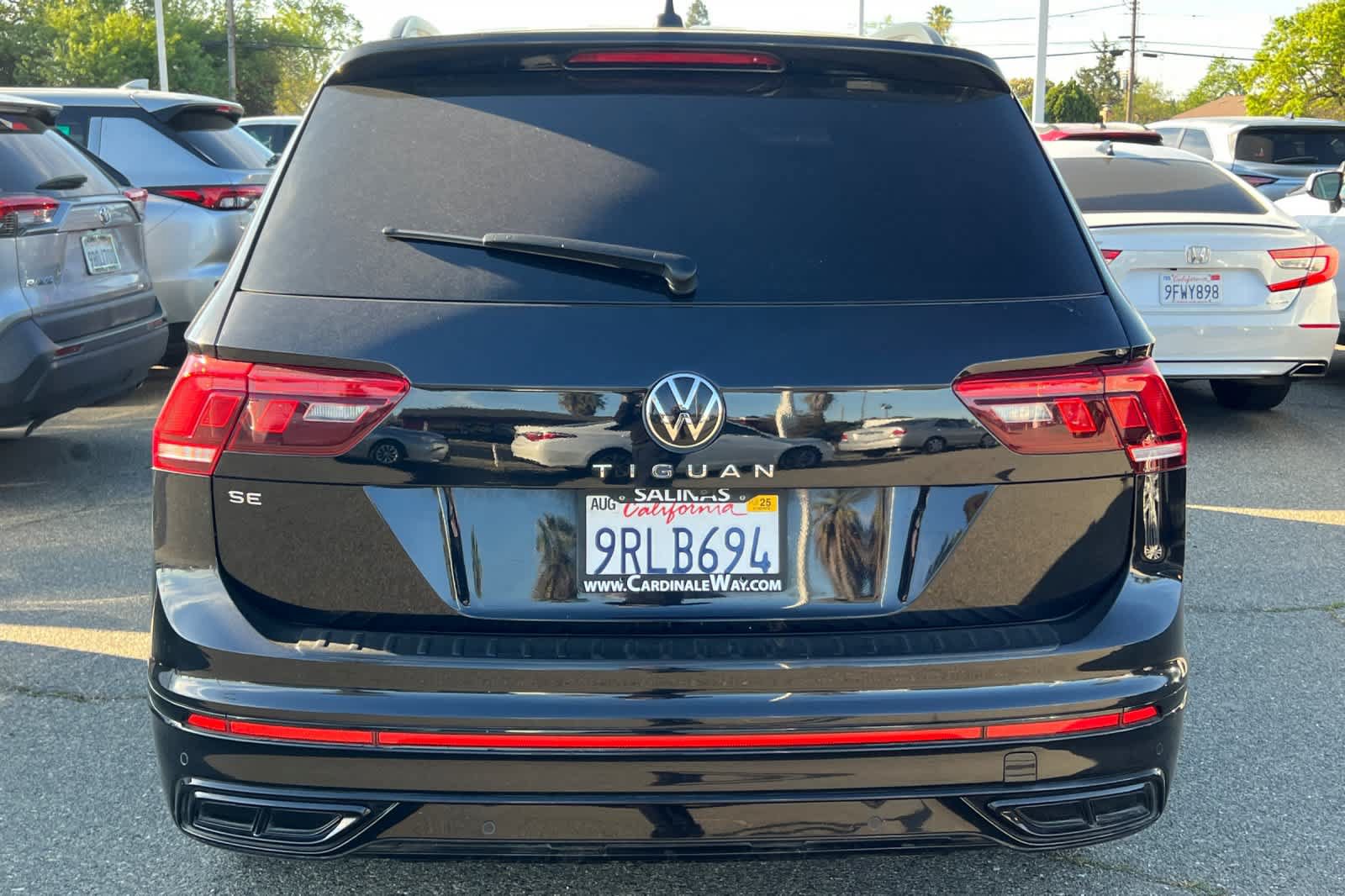 Used 2022 Volkswagen Tiguan SE R-Line FWD image 5