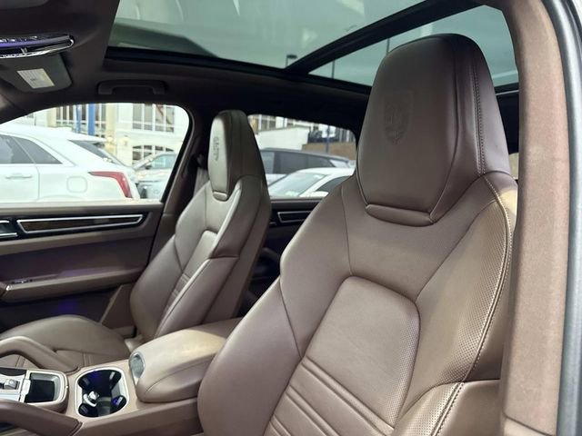 Used 2023 Porsche Cayenne Platinum Edition image 7