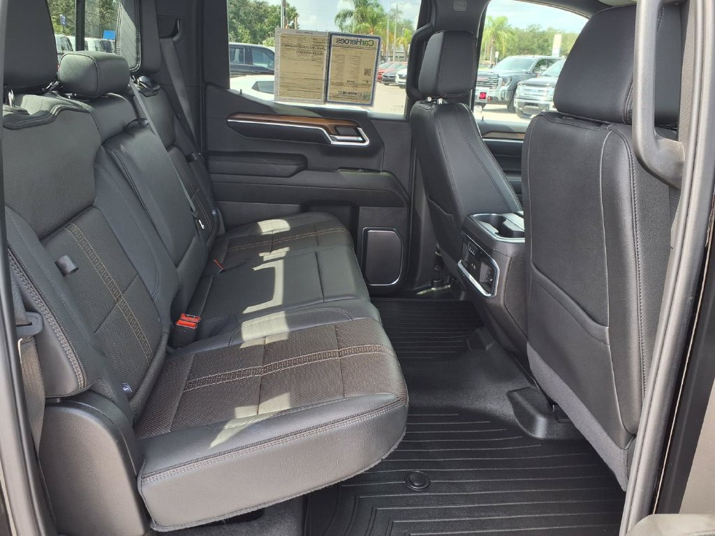 Used 2024 Chevrolet Silverado 1500 High Country w/ Technology Package AWD/4WD image 17