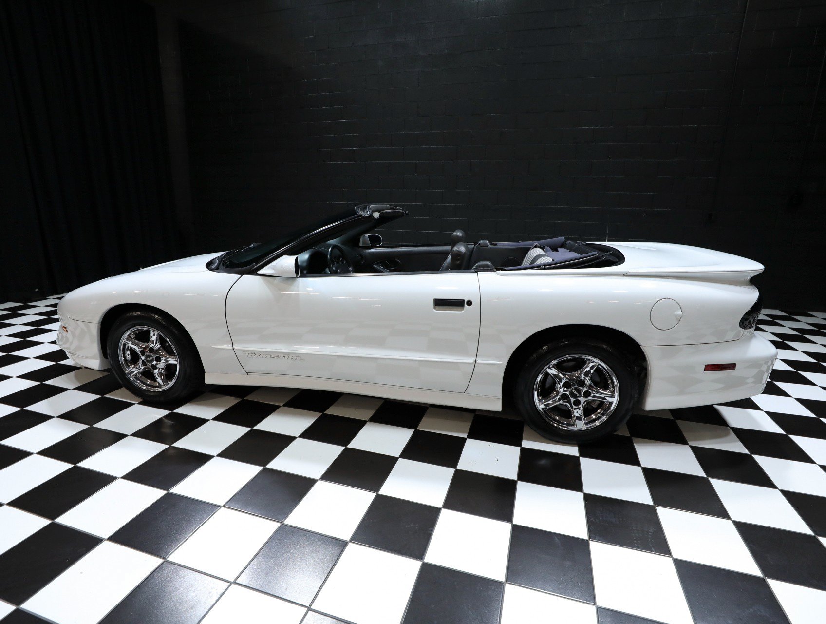 Used 1997 Pontiac Firebird Trans Am RWD image 38