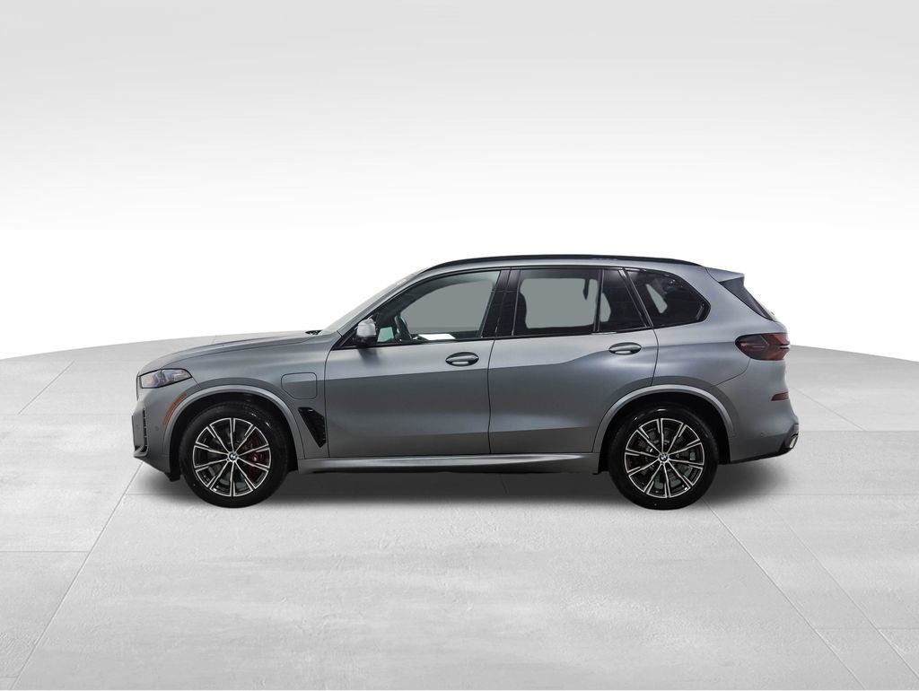 New 2026 BMW X5 xDrive50e image 2
