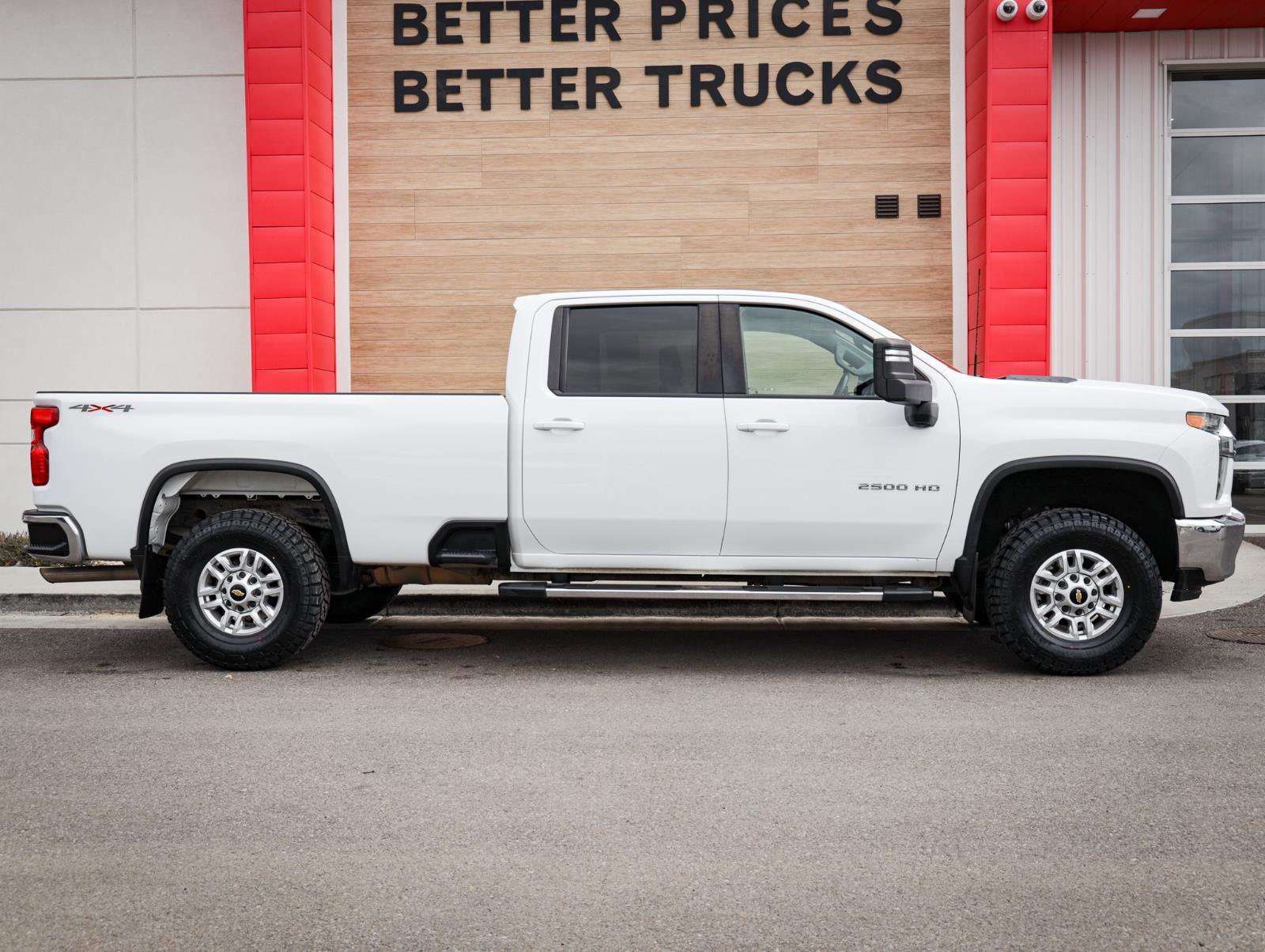 Used 2021 Chevrolet Silverado 2500 LT image 2