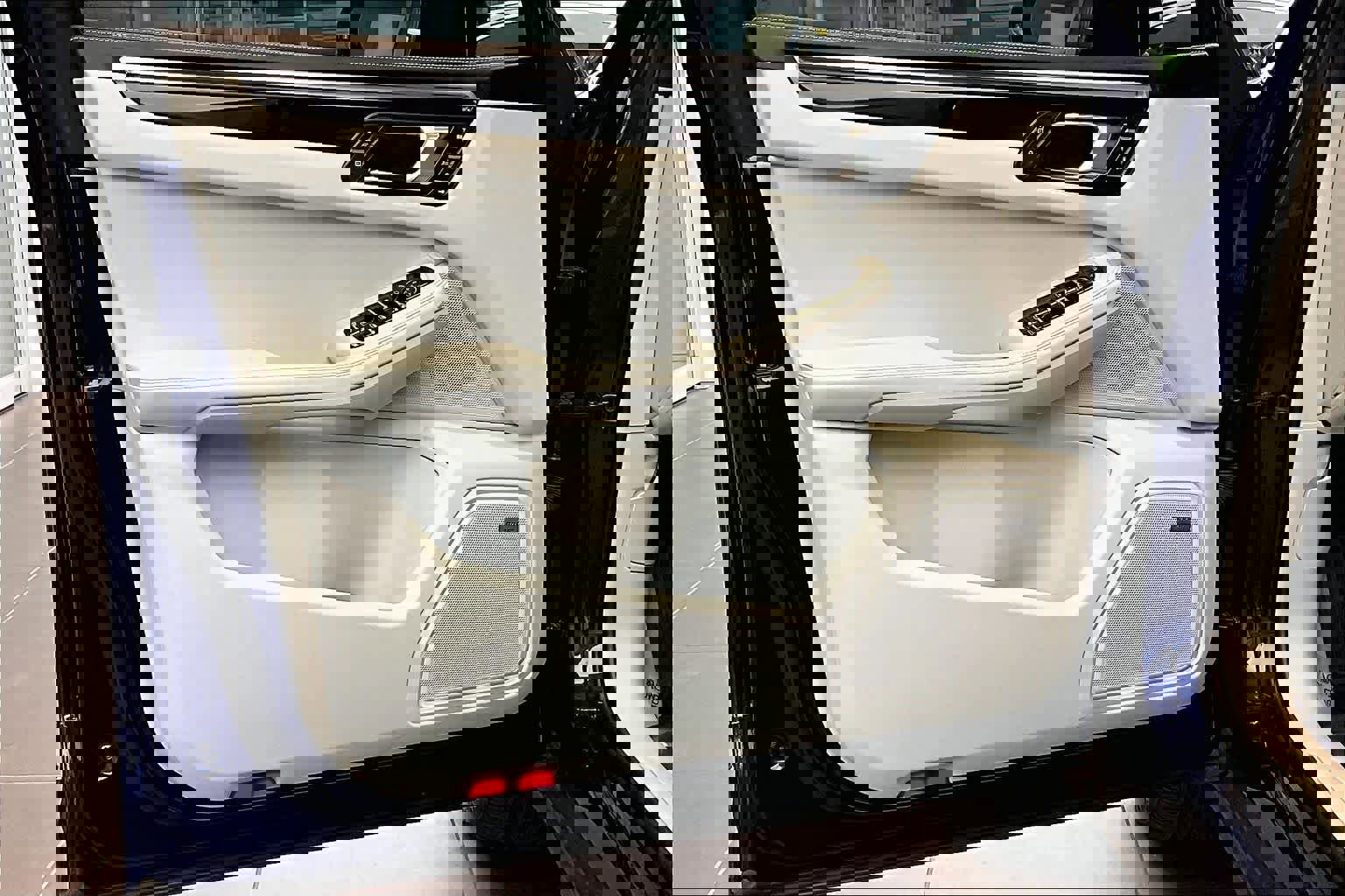 Used 2022 Porsche Macan w/ Premium Package Plus image 21