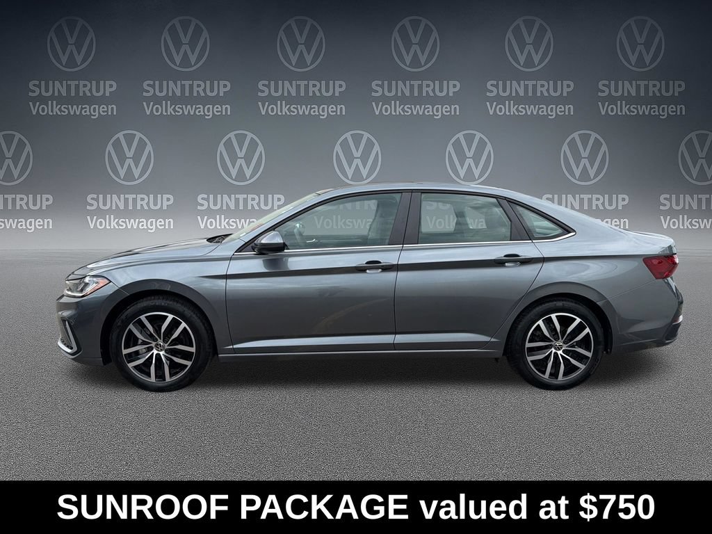 Used 2025 Volkswagen Jetta SE w/ Sunroof Package FWD image 2