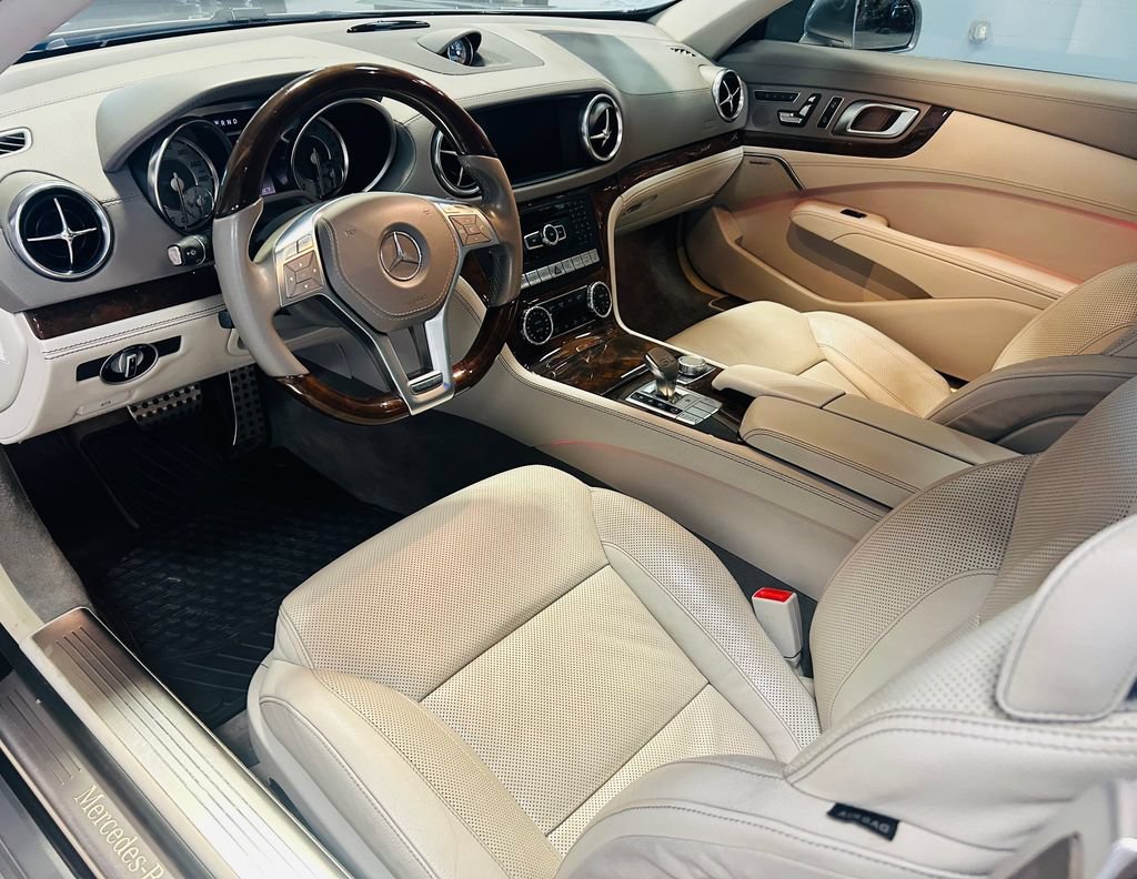 Used 2013 Mercedes-Benz SL 550 image 11