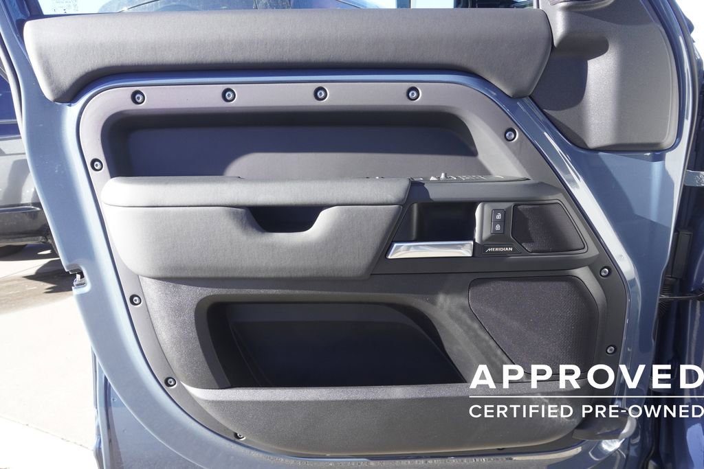 Used 2025 Land Rover Defender 110 S image 17