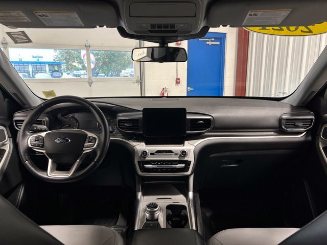 Used 2021 Ford Explorer XLT w/ Equipment Group 202A AWD/4WD image 14