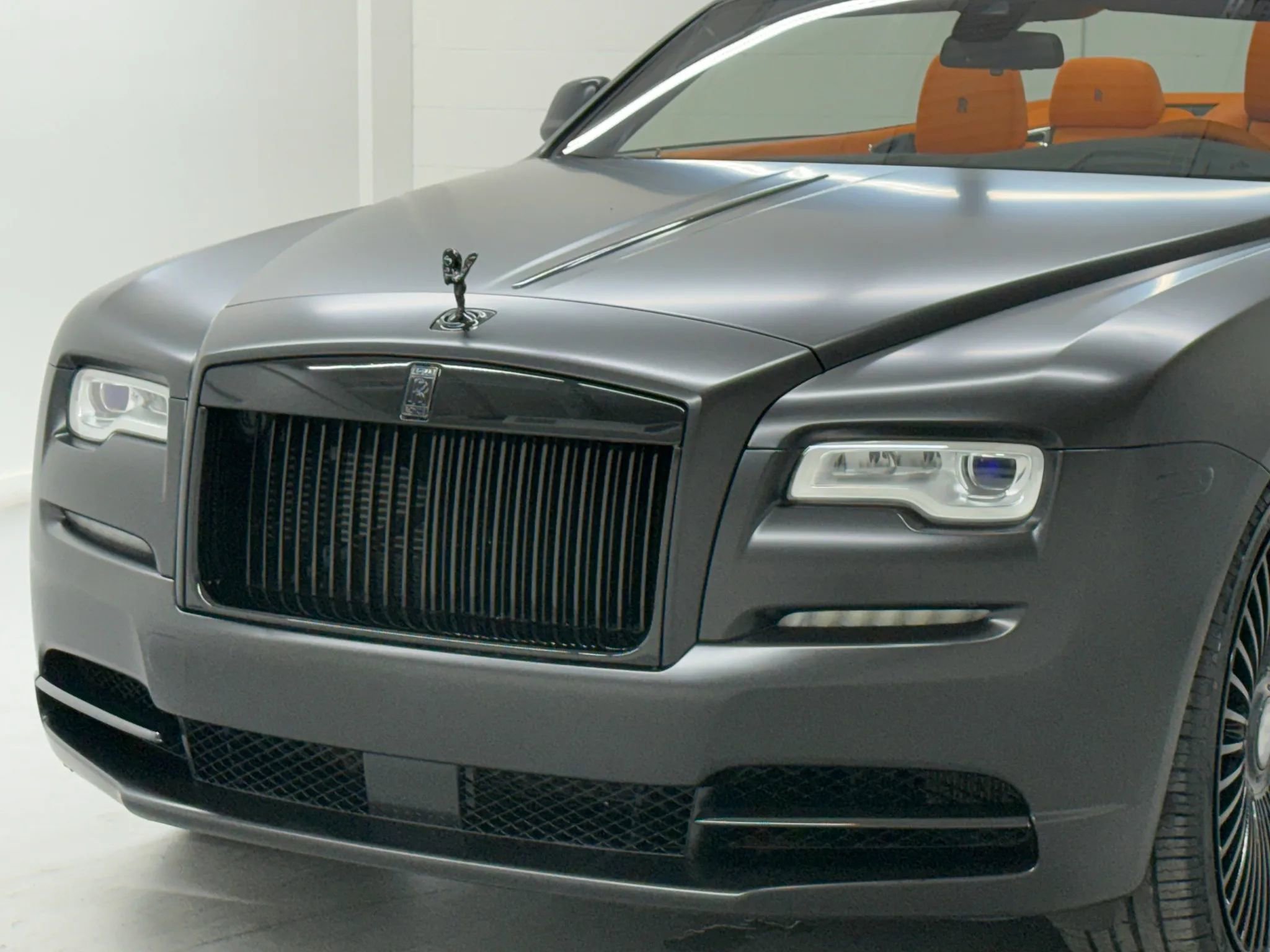 Used 2017 Rolls-Royce Dawn image 37