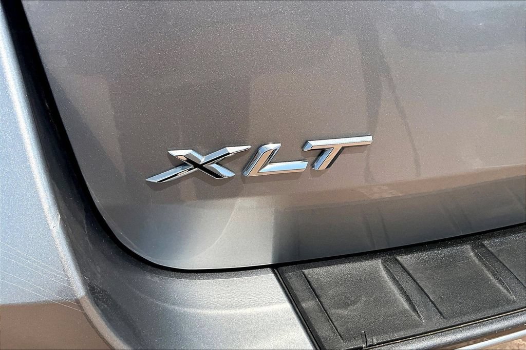 Used 2021 Ford Explorer XLT w/ Equipment Group 202A RWD image 32