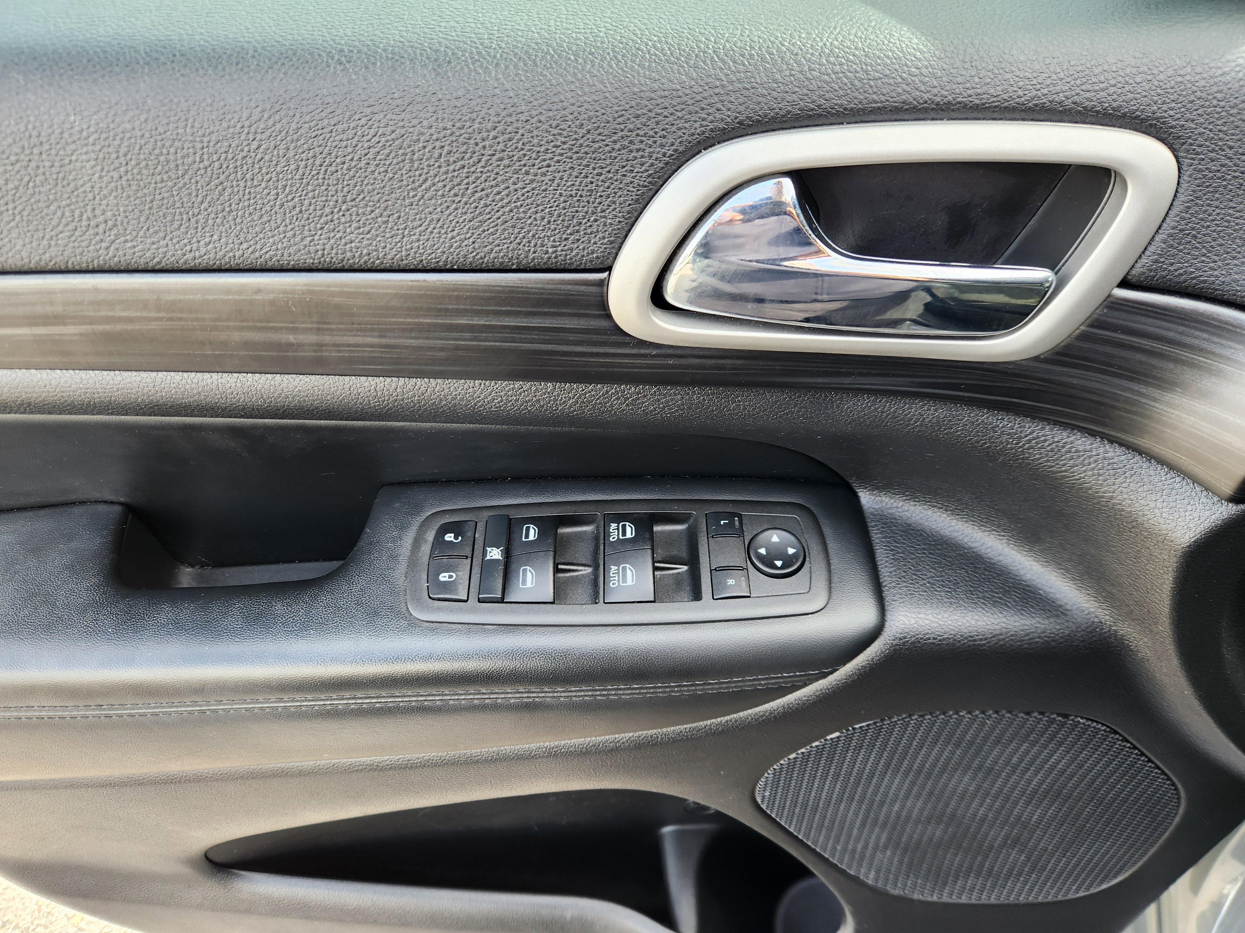 Used 2022 Jeep Grand Cherokee Laredo X image 18