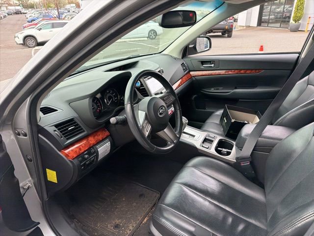 Used 2010 Subaru Outback 2.5i Limited w/ Popular Equipment Group 3B image 4