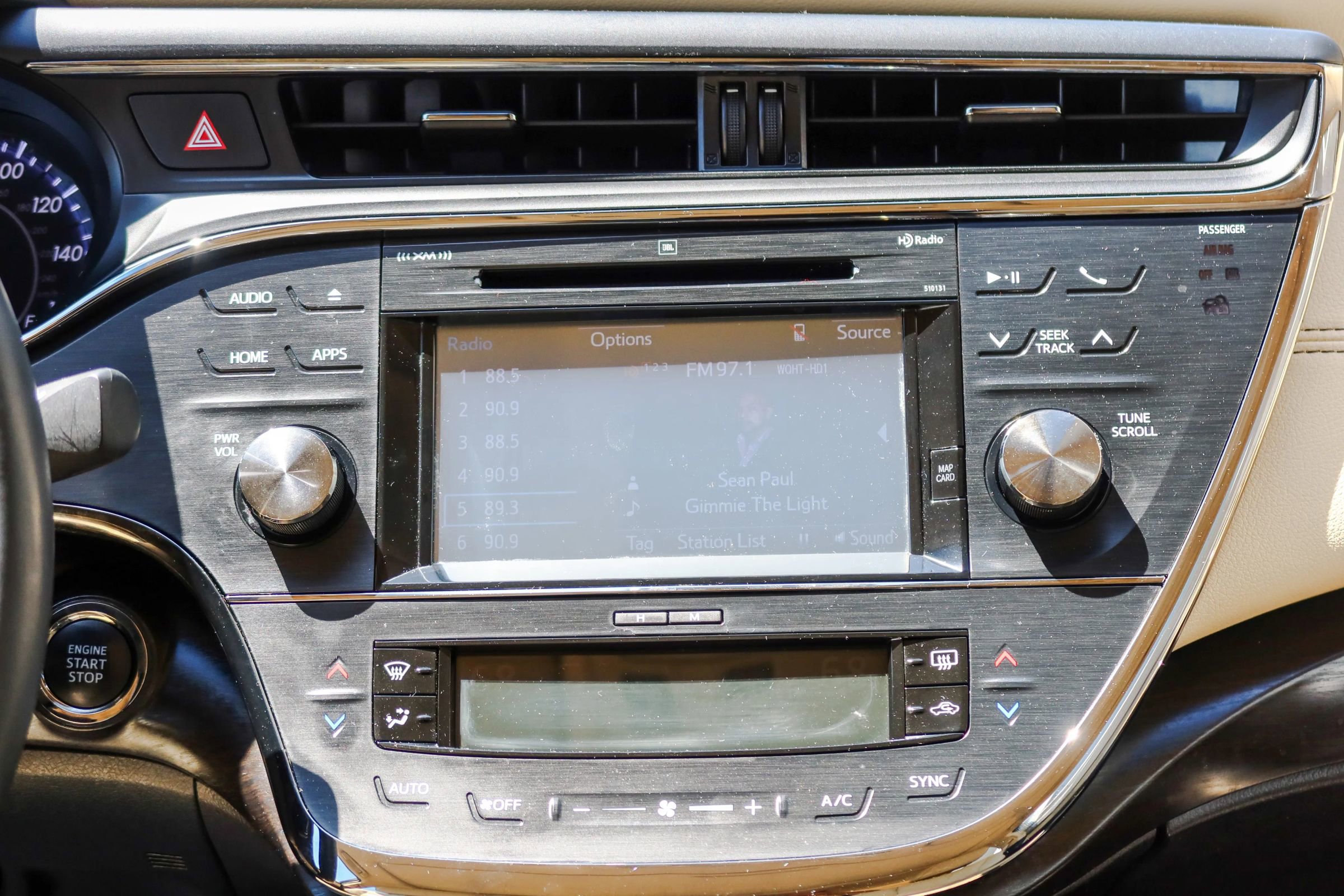 Used 2016 Toyota Avalon Limited w/ Toyota Safety Sense Package FWD image 17