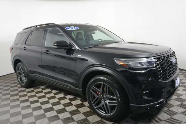 Certified 2025 Ford Explorer ST-Line w/ ST-Line Street Pack image 1
