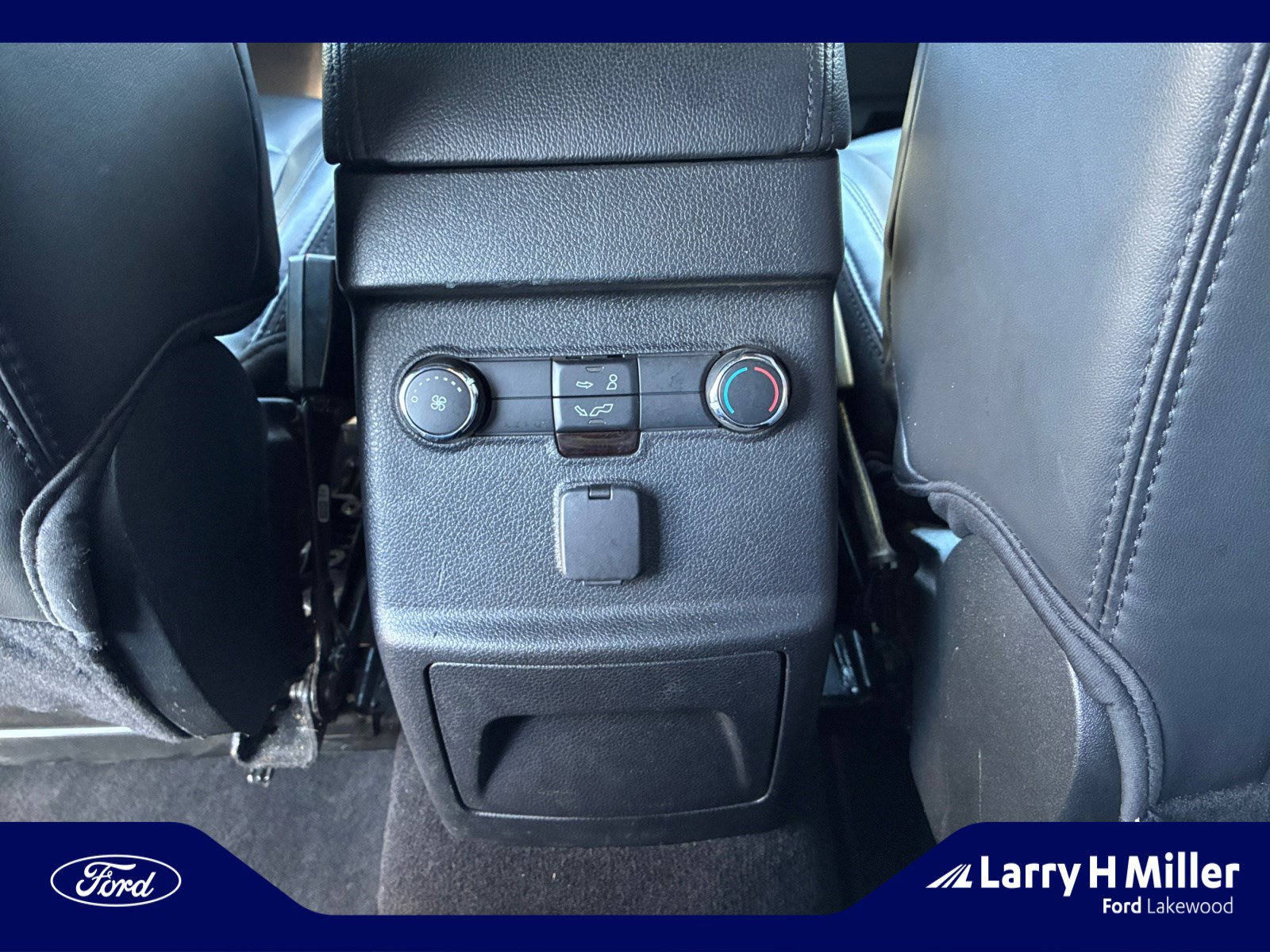 Used 2019 Ford Explorer XLT w/ Equipment Group 202A AWD/4WD image 31