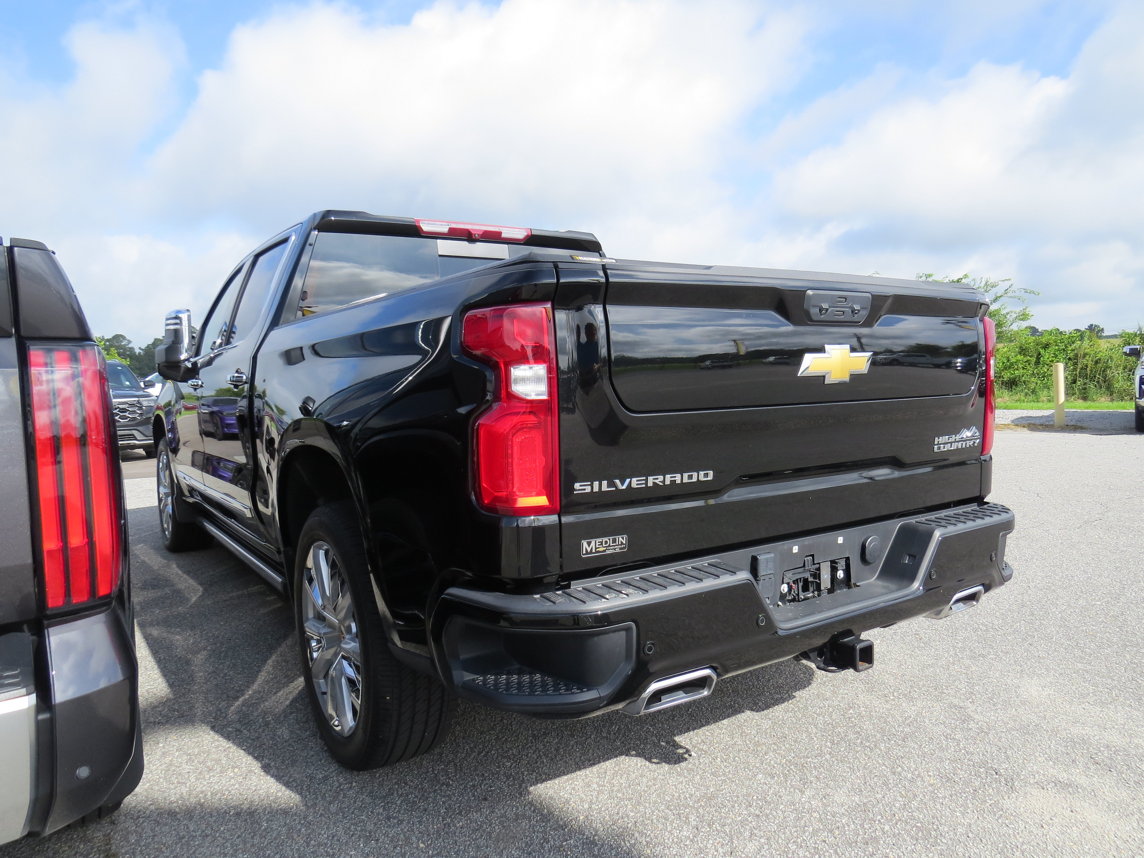 Used 2025 Chevrolet Silverado 1500 High Country w/ High Country Premium Package AWD/4WD image 5