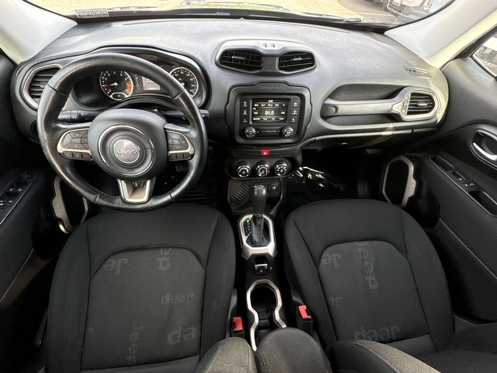 Used 2017 Jeep Renegade Latitude FWD image 21