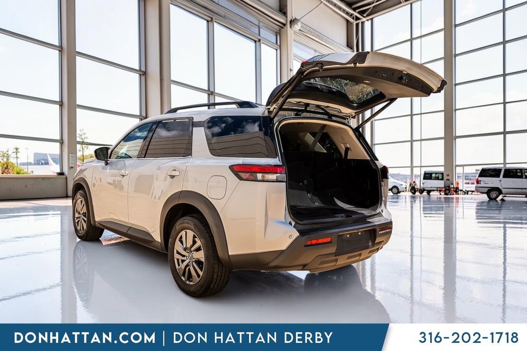 Used 2025 Nissan Pathfinder SV FWD image 28