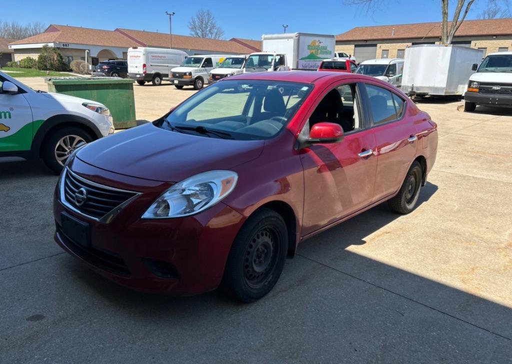 Used 2012 Nissan Versa SV w/ Convenience Pkg FWD image 1