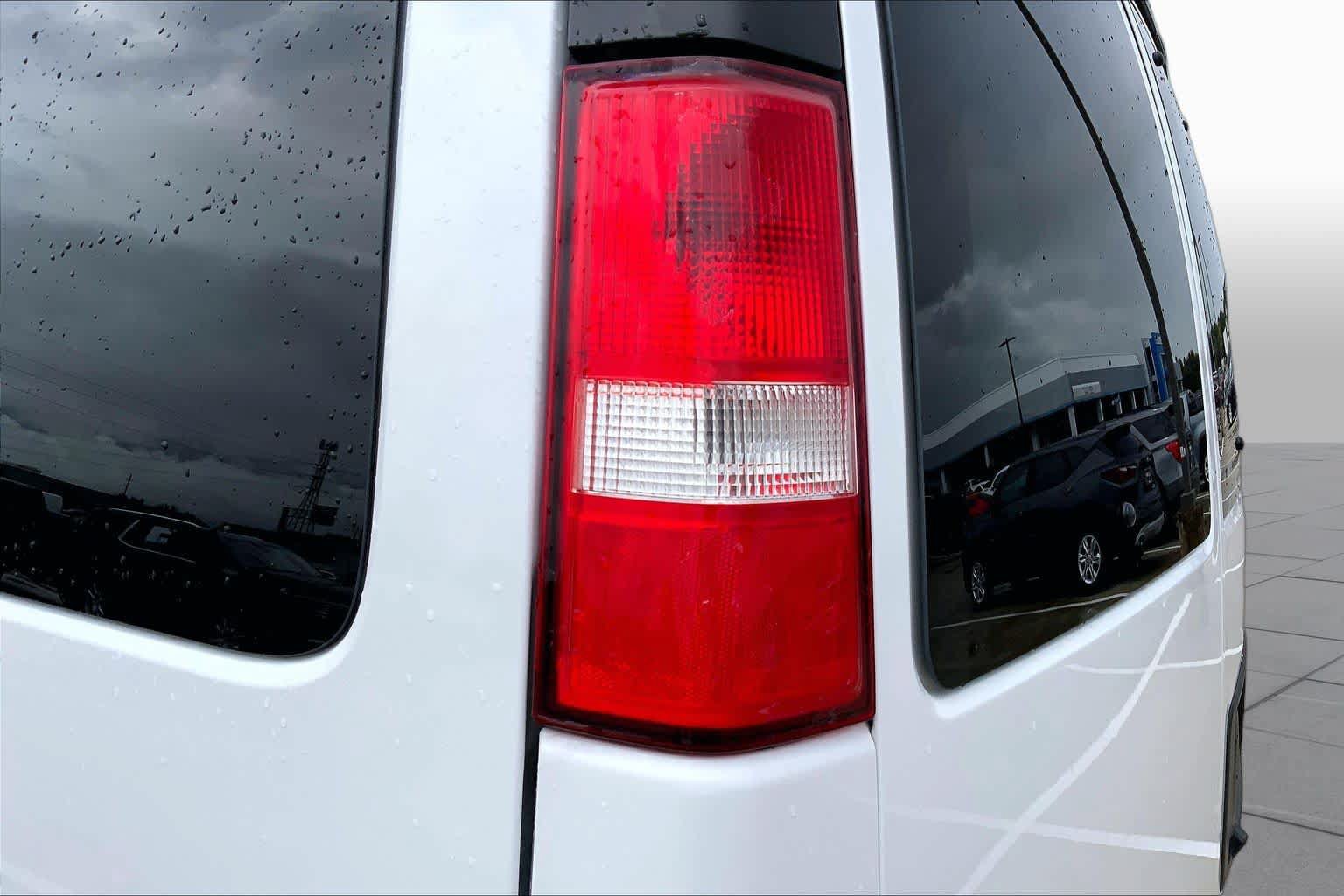 Used 2020 Chevrolet Express 2500 LT w/ LT Preferred Equipment Group RWD image 25