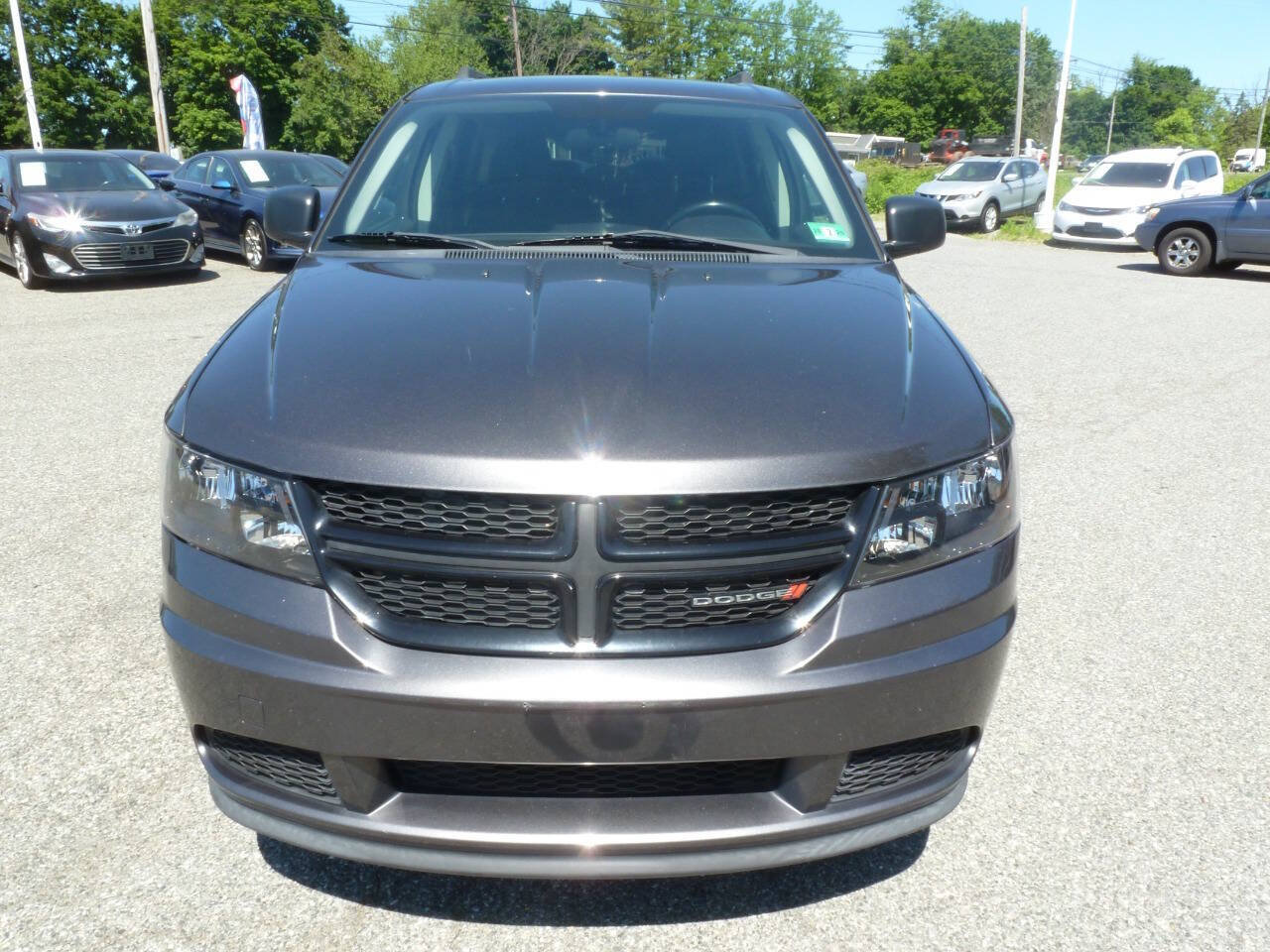 Used 2018 Dodge Journey SE w/ Connectivity Group FWD image 2