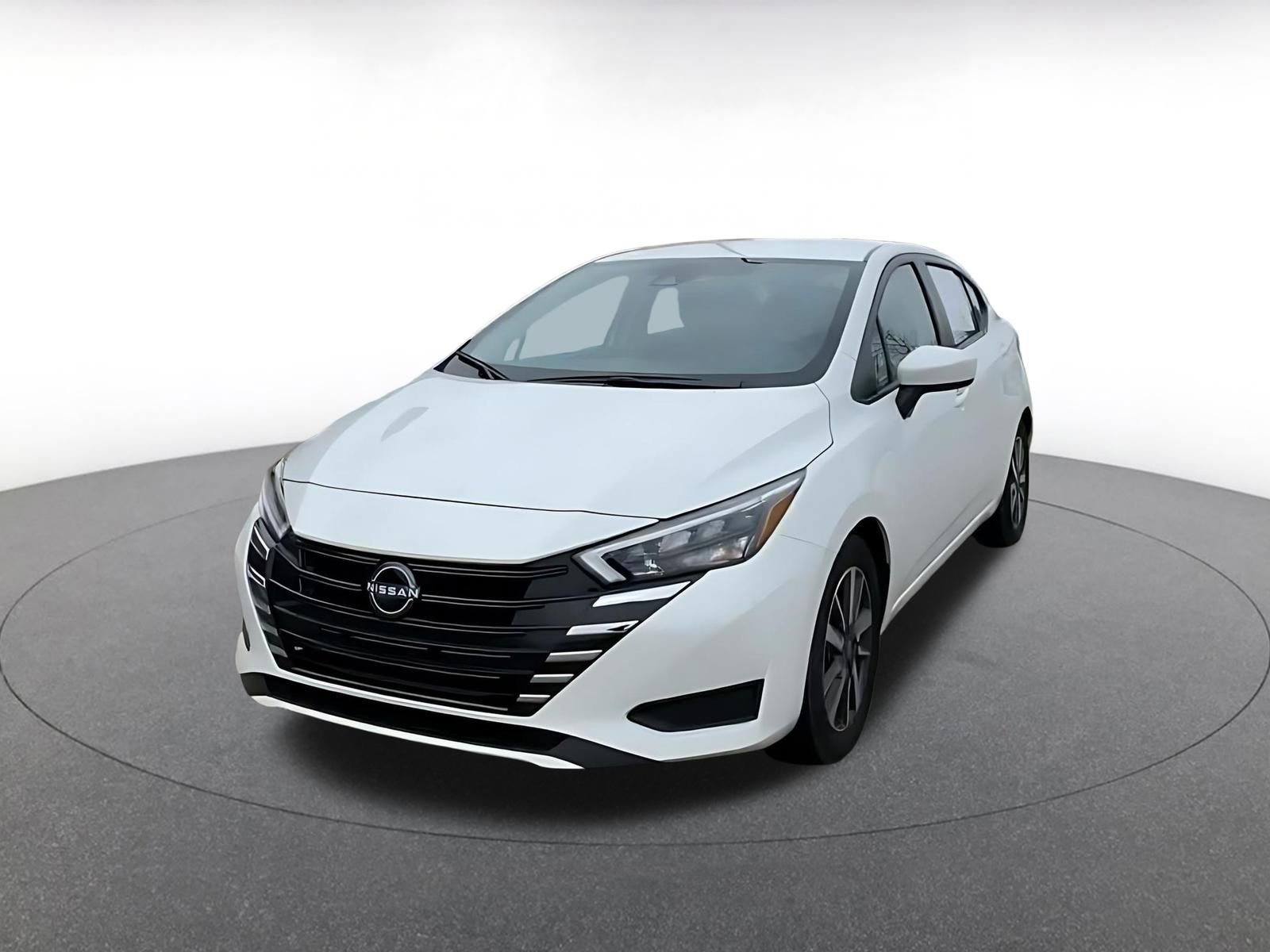 Used 2025 Nissan Versa SV image 7