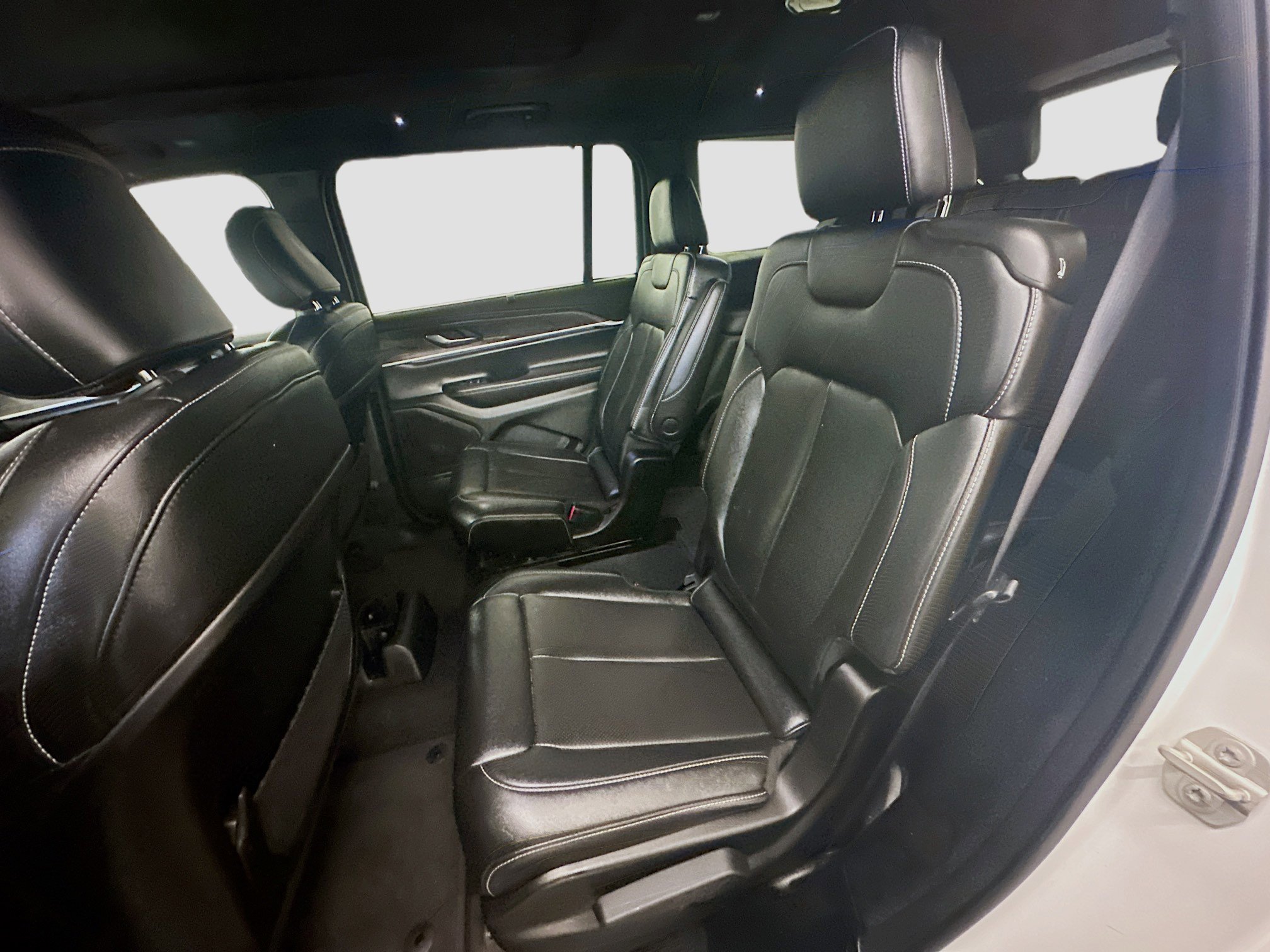 Used 2024 Jeep Grand Cherokee L Limited w/ Luxury Tech Group II image 30