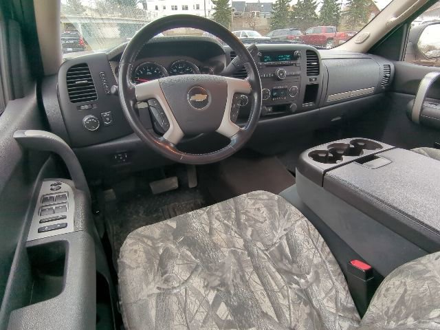 Used 2009 Chevrolet Silverado 2500 LT w/ Interior Plus Package AWD/4WD image 5